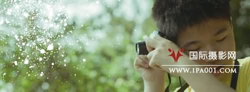 少年盲人摄影师