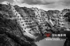 爱尔兰摄影师记录刚果矿藏战乱