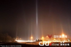 美国摄影师拍摄到低温状态下的奇妙光柱