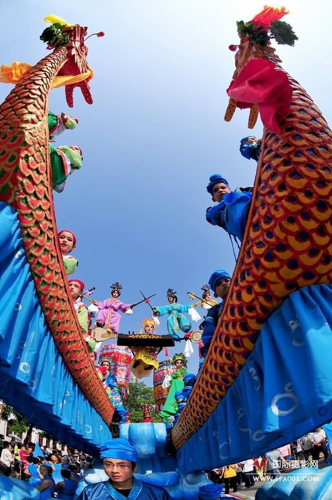 空中龙舟