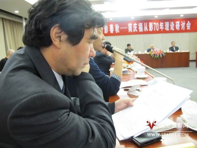 中国摄协理事/理论委员/国际摄影协会副主席骆飞在会上作“寄情山水 悠然神远”的发言。