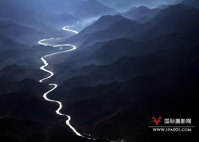 天路-幸福源泉-余荣诚摄影于西藏.jpg