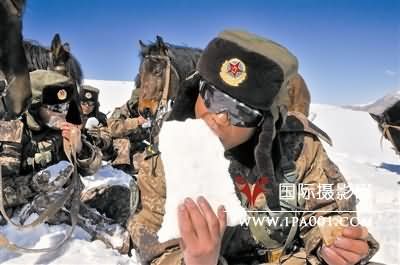 帕米尔巡逻兵（组照三等奖）王  烈摄　