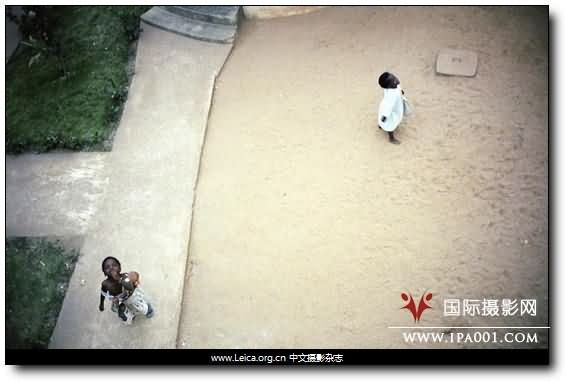 『摄影奖项』2011 国际红十字会人道主义摄影奖 