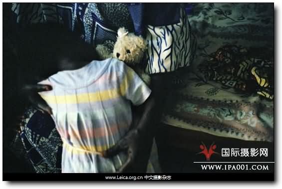 『摄影奖项』2011 国际红十字会人道主义摄影奖 