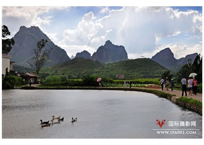 《丹霞乡村小景