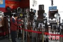 长春市民斥百万收藏千套国产相机欲报世界纪录