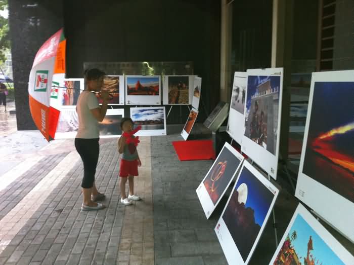 国际摄影协会会员作品在广州高档小区展出