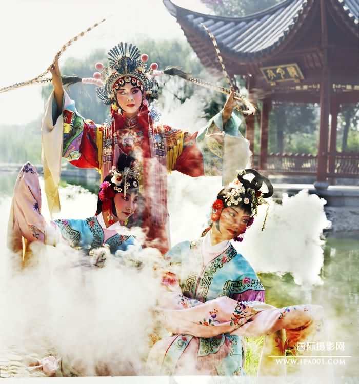 北京 王秉龙 昆曲《 虹桥赠珠》之水母施法.jpg
