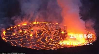 位于刚果（金）境内尼拉贡戈火山的世界最大熔岩湖