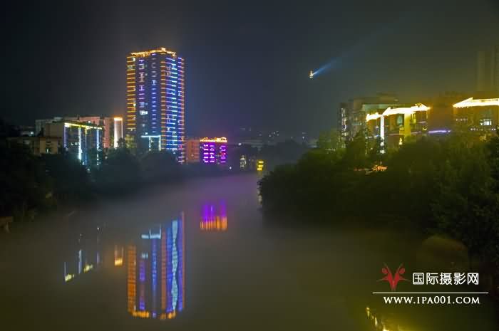 雾霭沉锦江.jpg