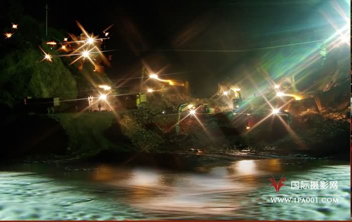 夜战平溪河.jpg
