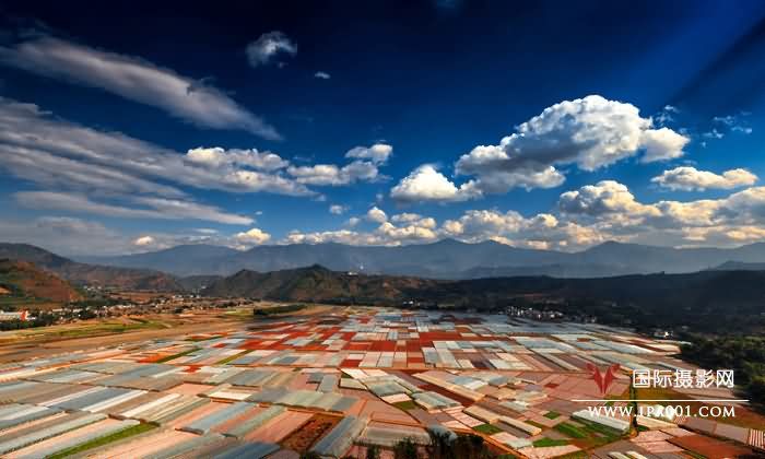五彩大地.jpg