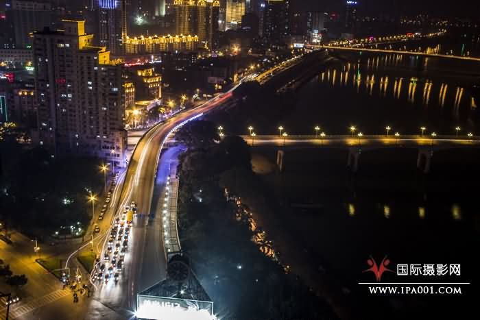 车水马龙.jpg