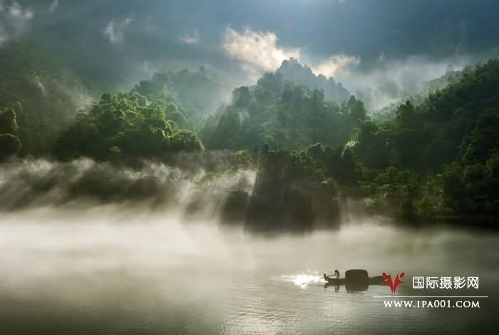 雾漫小东江.jpg