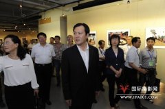 在白山松水间隆重举办第三届中国农民摄影大展开幕式