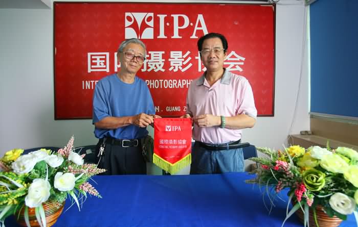 IPA与美国大众交流摄影协会签订合作协议
