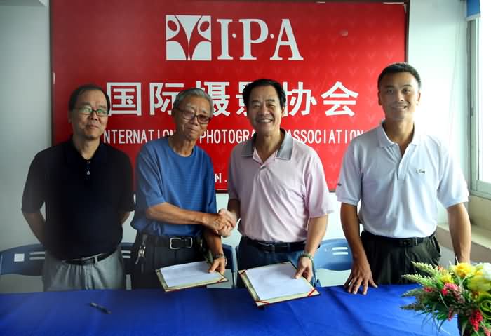 IPA与美国大众交流摄影协会签订合作协议