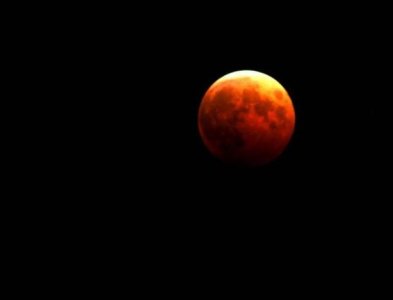 10月8日晚上全球多地现月全食景观
