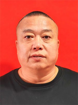 张伟.
