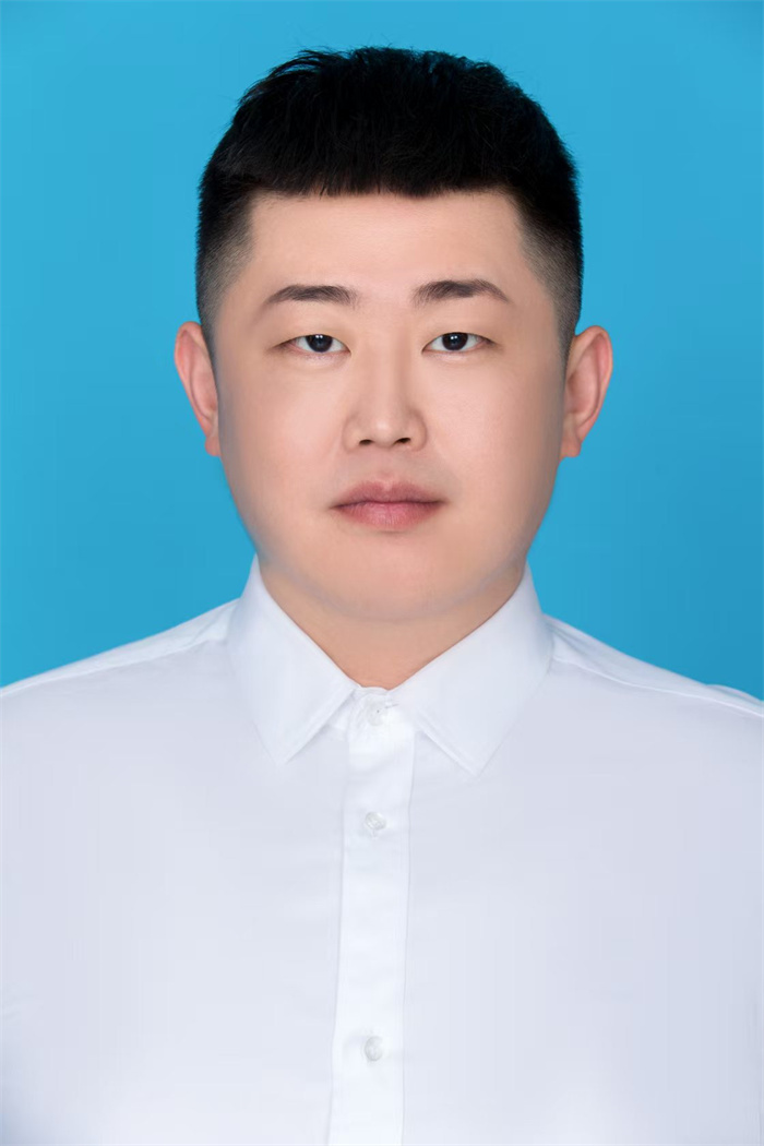 刘鑫.