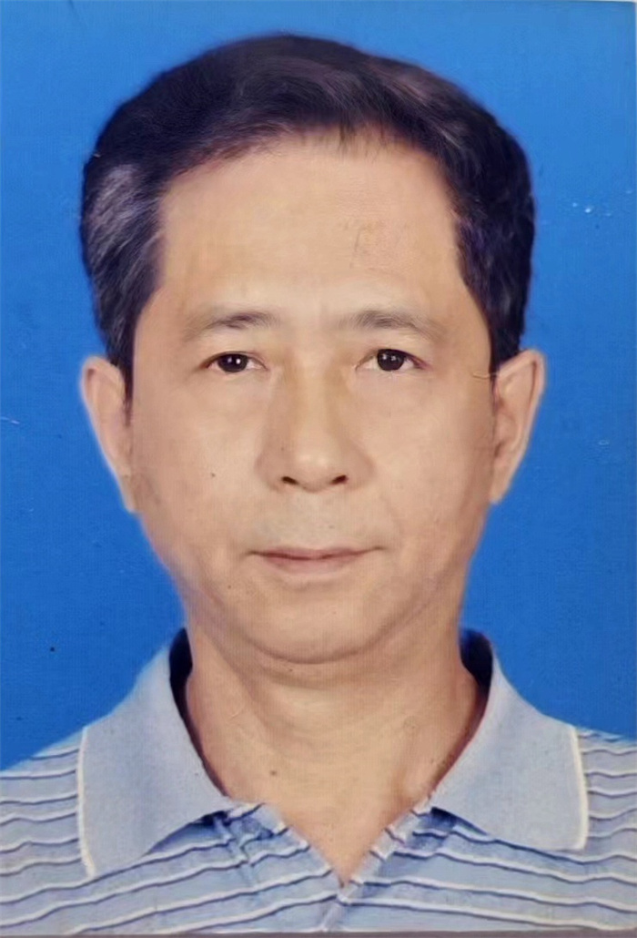 林德健.