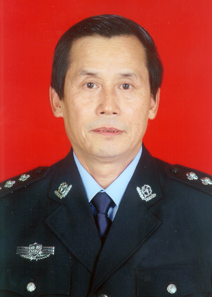 李敦伦.