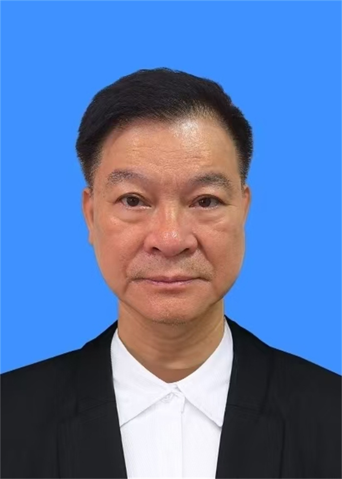 卫桂洪.