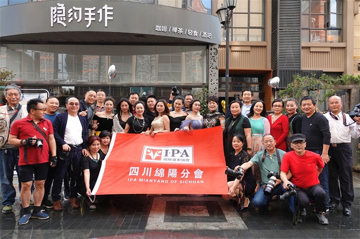 你表演我拍照，快乐摄健身好。