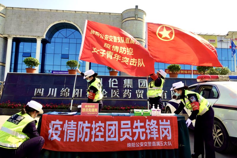 致敬绽放在“疫”线的铿锵玫瑰