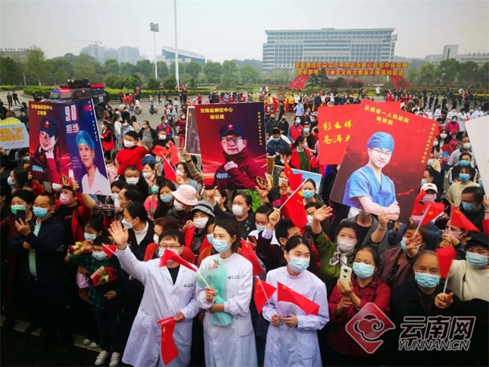 英雄凯旋！现场这一幕幕太燃了！