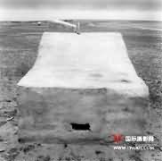 以“碑”为镜：英国摄影师戴乐的中国隐喻