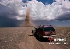 美摄影师拍下壮观龙卷风