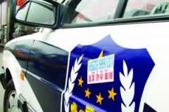 北京：中关村办证广告竟贴上警车（图）