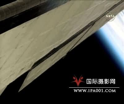 美国发现号航天飞机发现不明物体返航受阻(图)