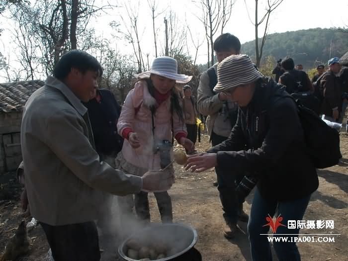 热情的苗族人民.JPG