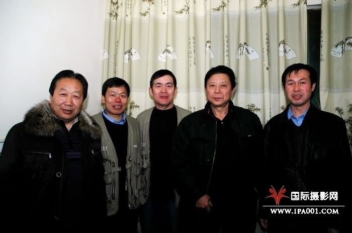 大赛组委会的与我会领导合影留念.JPG