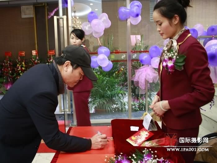 2嘉宾签到.jpg