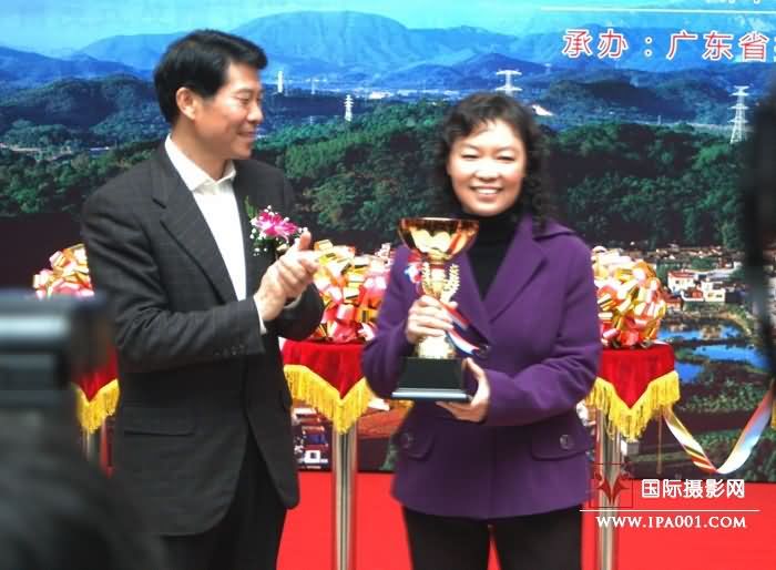 点击支持随意缩放